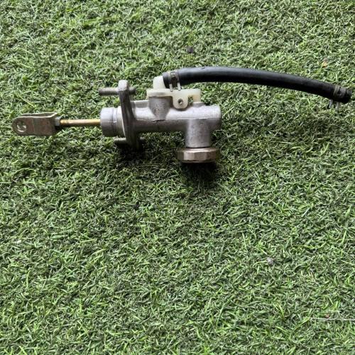 Bomba de embrague Nissan Caraban