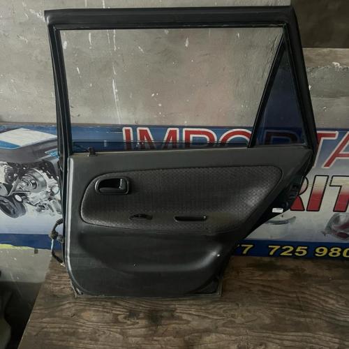 Puerta Trasera Derecha Toyota corolla 96-2000