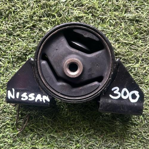 Soporte de motor Nissan